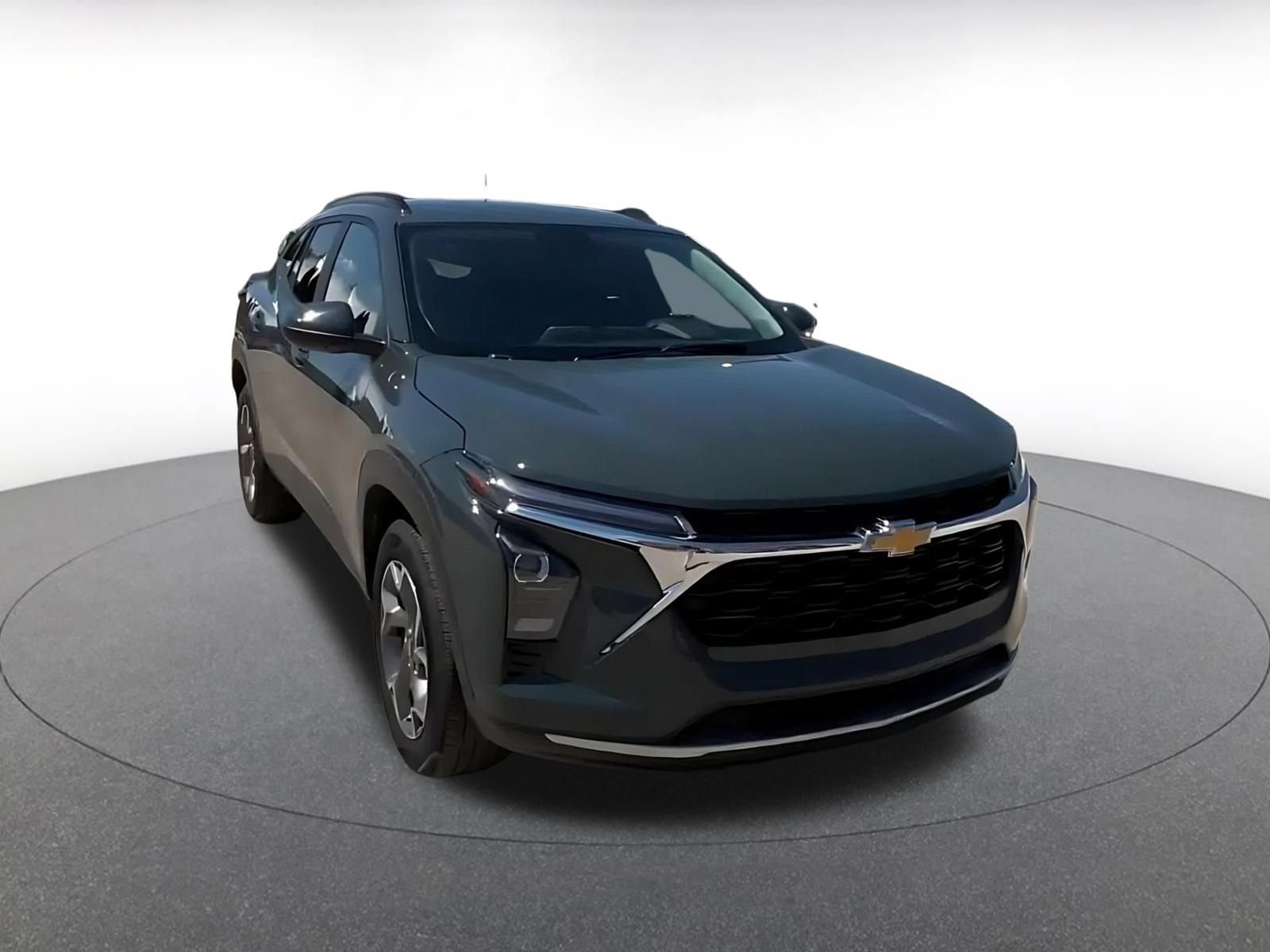 Used 2025 Chevrolet Trax LT w/ LT Convenience Package FWD image 3