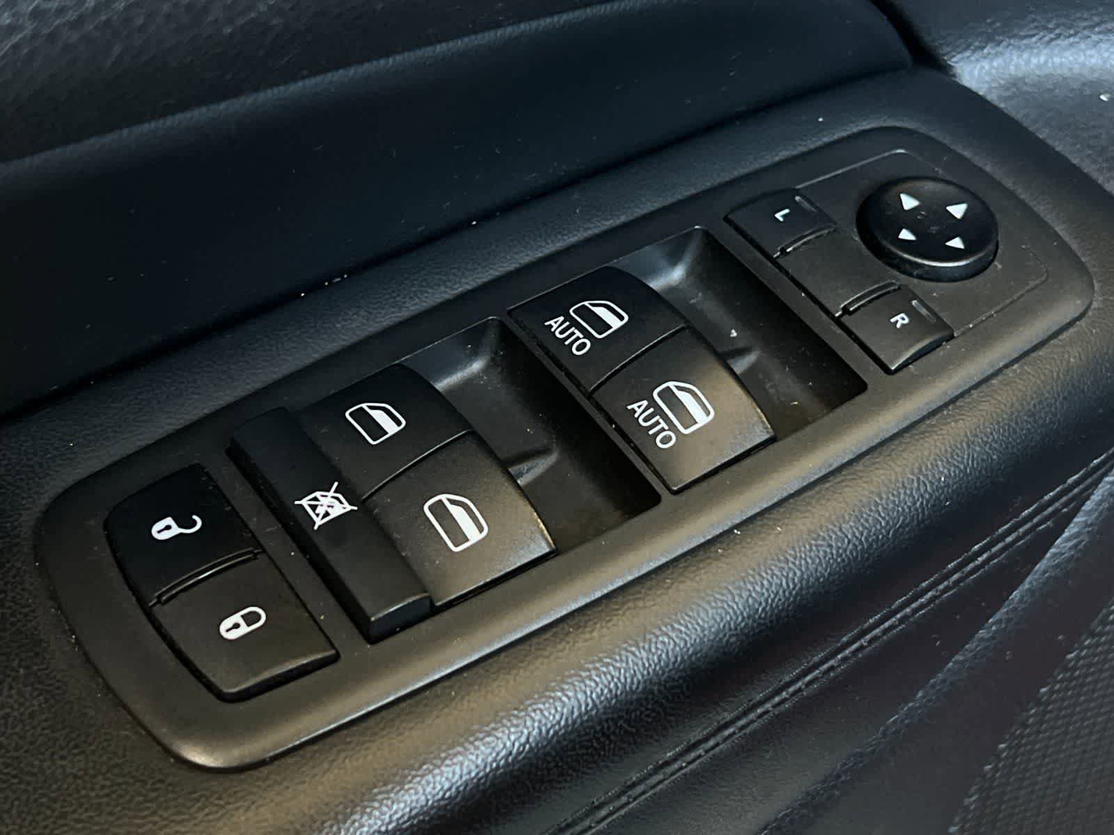 Used 2021 Jeep Grand Cherokee Laredo RWD image 14