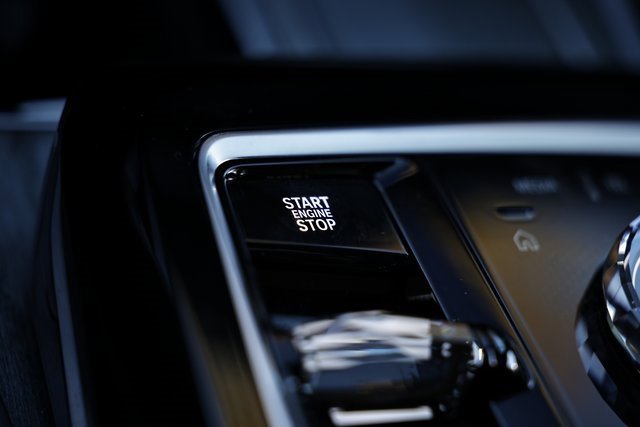 Used 2025 BMW 740i xDrive image 39