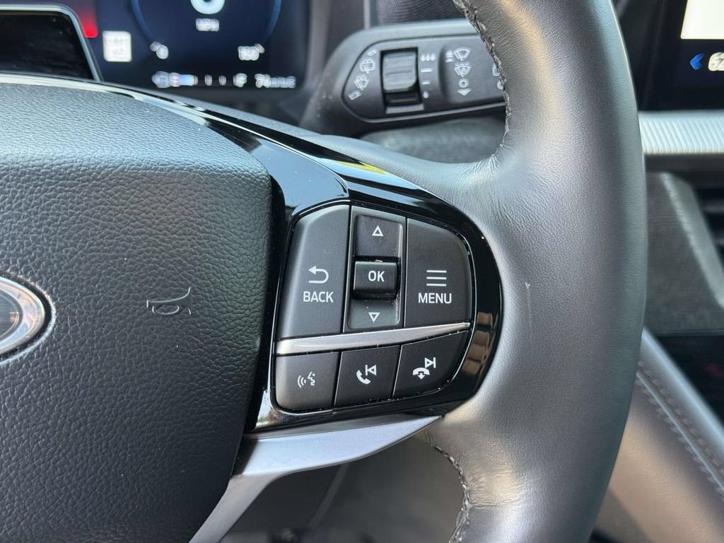 Used 2025 Ford Explorer Platinum AWD/4WD image 13