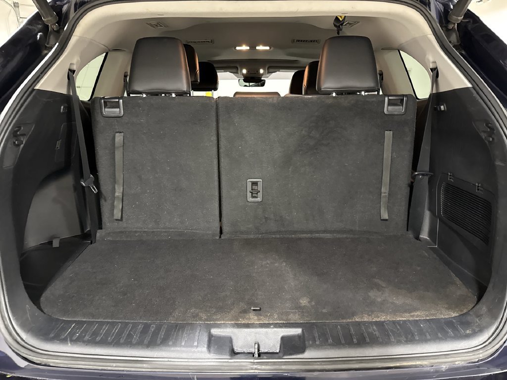 Used 2020 Toyota Highlander XLE AWD/4WD image 25