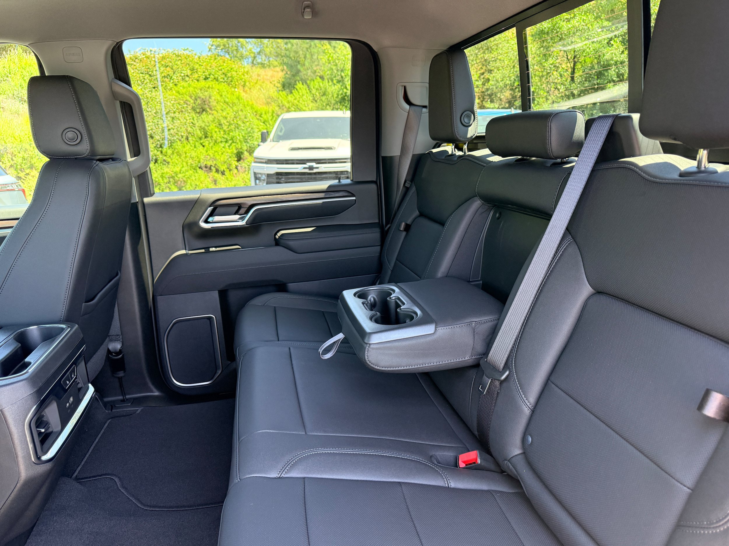 New 2026 GMC Sierra 2500 SLT w/ SLT Premium Package AWD/4WD image 9