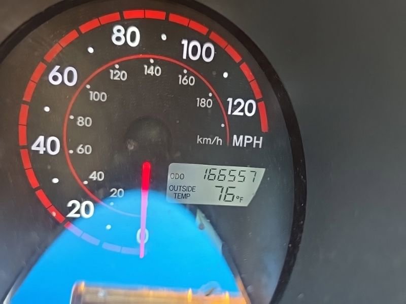 Used 2007 Pontiac Vibe w/ Sun And Sound Package FWD image 12