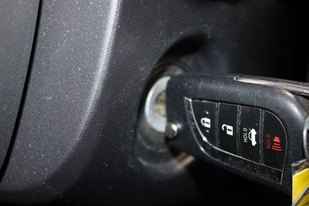 Used 2018 Toyota Camry SE image 23