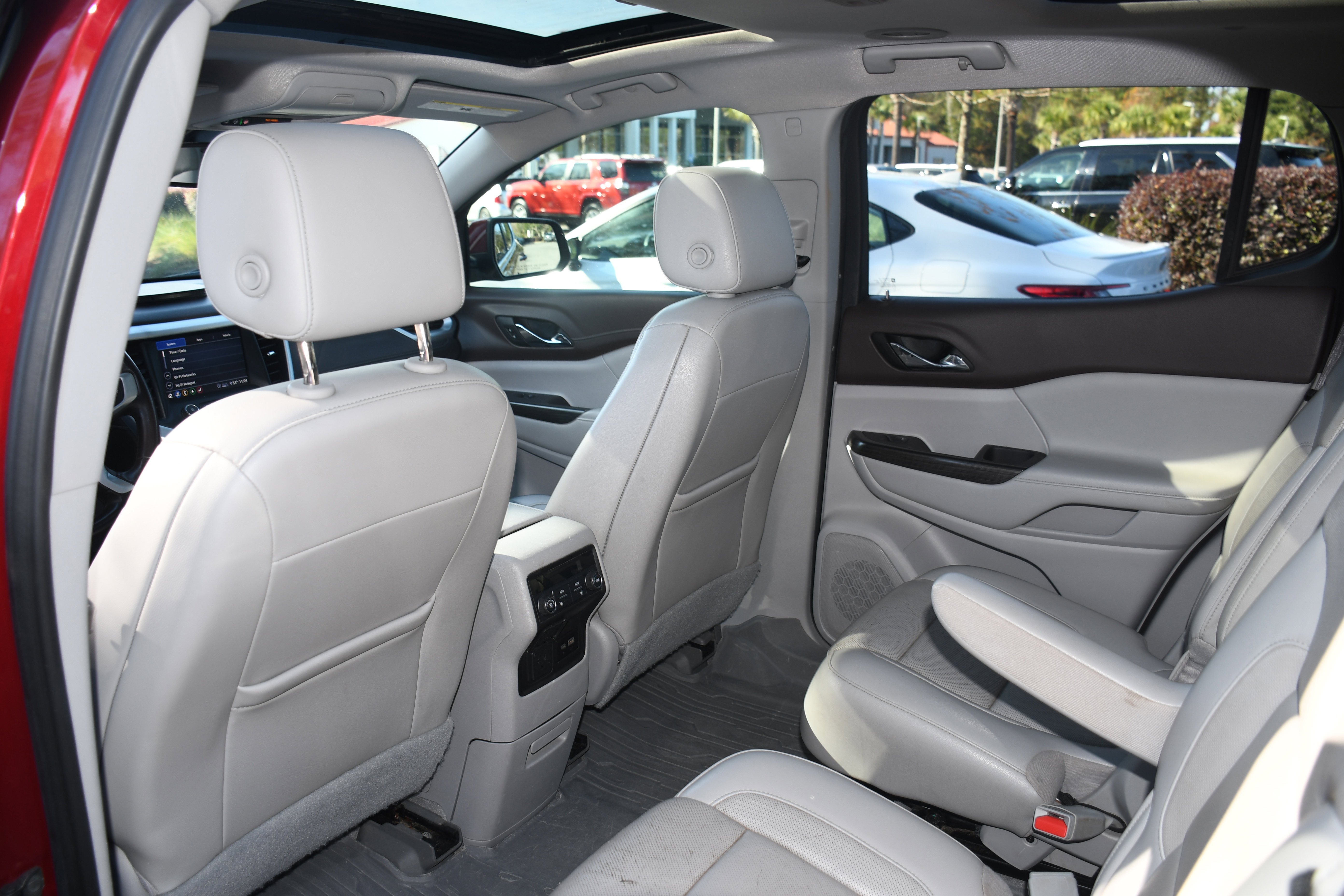 Used 2020 GMC Acadia SLT w/ Premium Package image 17