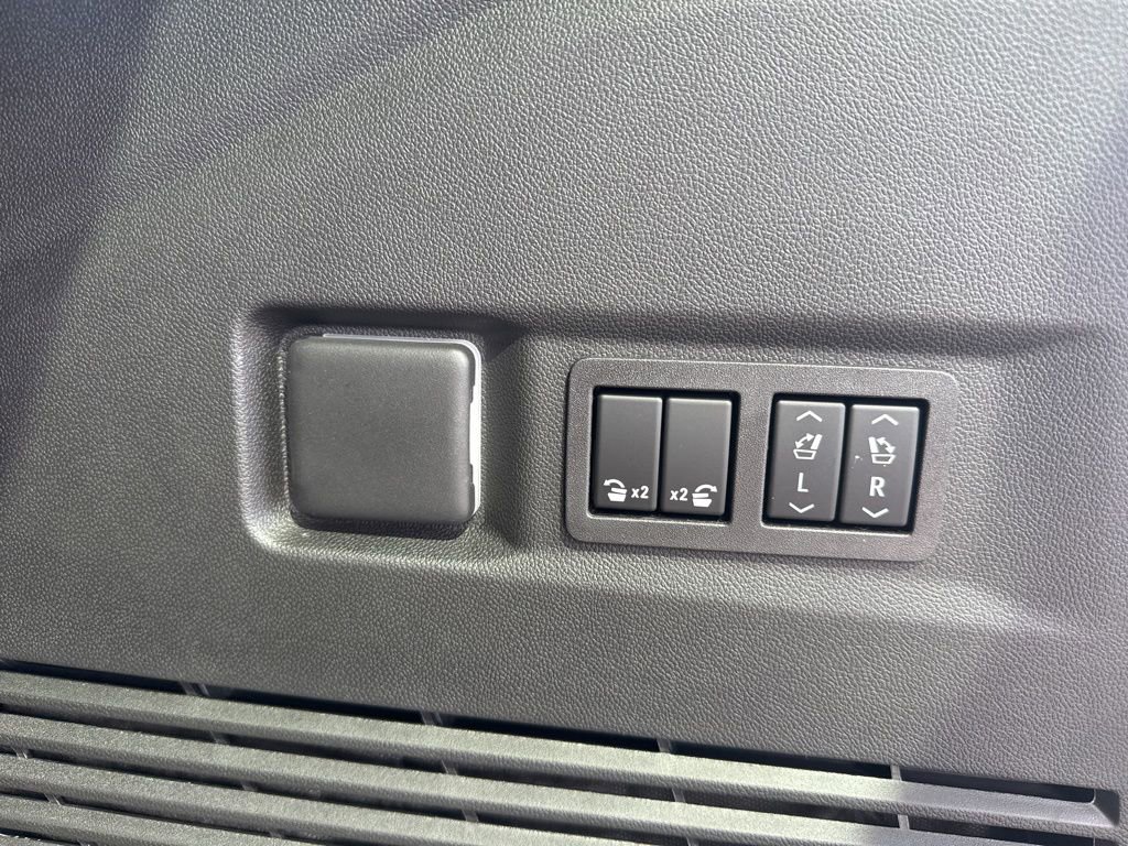 New 2026 GMC Yukon AT4 image 33