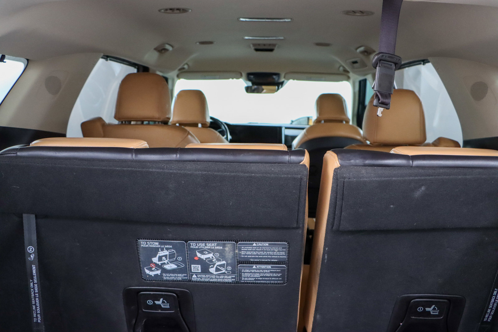 Used 2024 Kia Carnival EX image 30