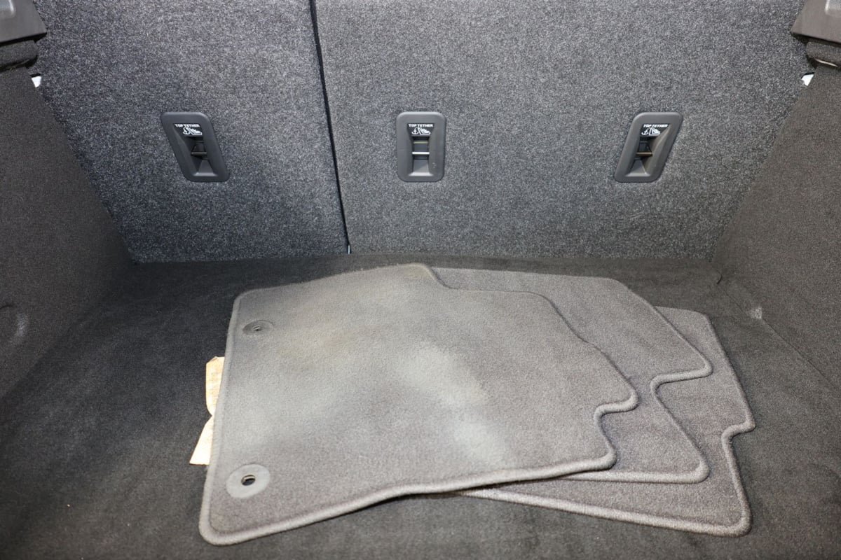 Used 2019 Chevrolet Cruze Premier w/ Sun And Sound Package FWD image 17