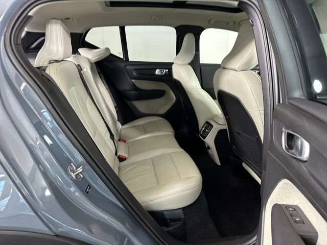 Used 2020 Volvo XC40 T5 Momentum image 28