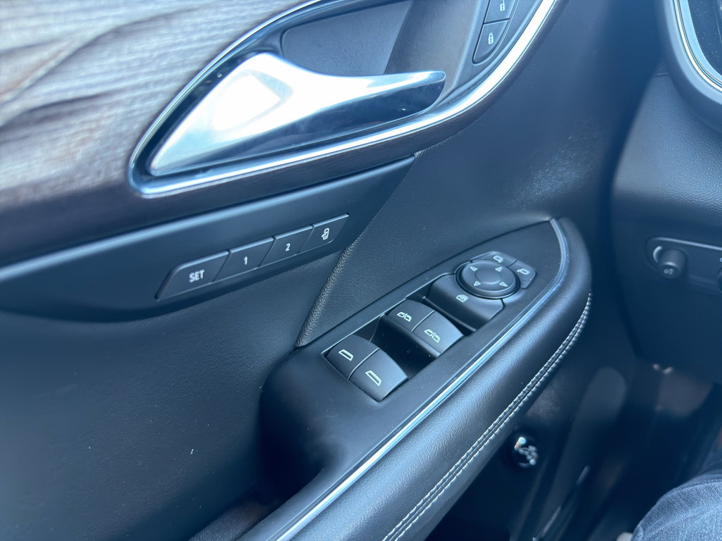 Used 2023 Buick Envision Avenir image 30