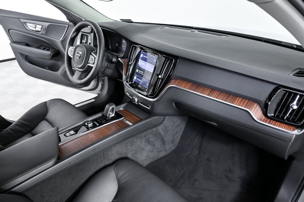 Certified 2025 Volvo V60 B5 Cross Country Plus image 25