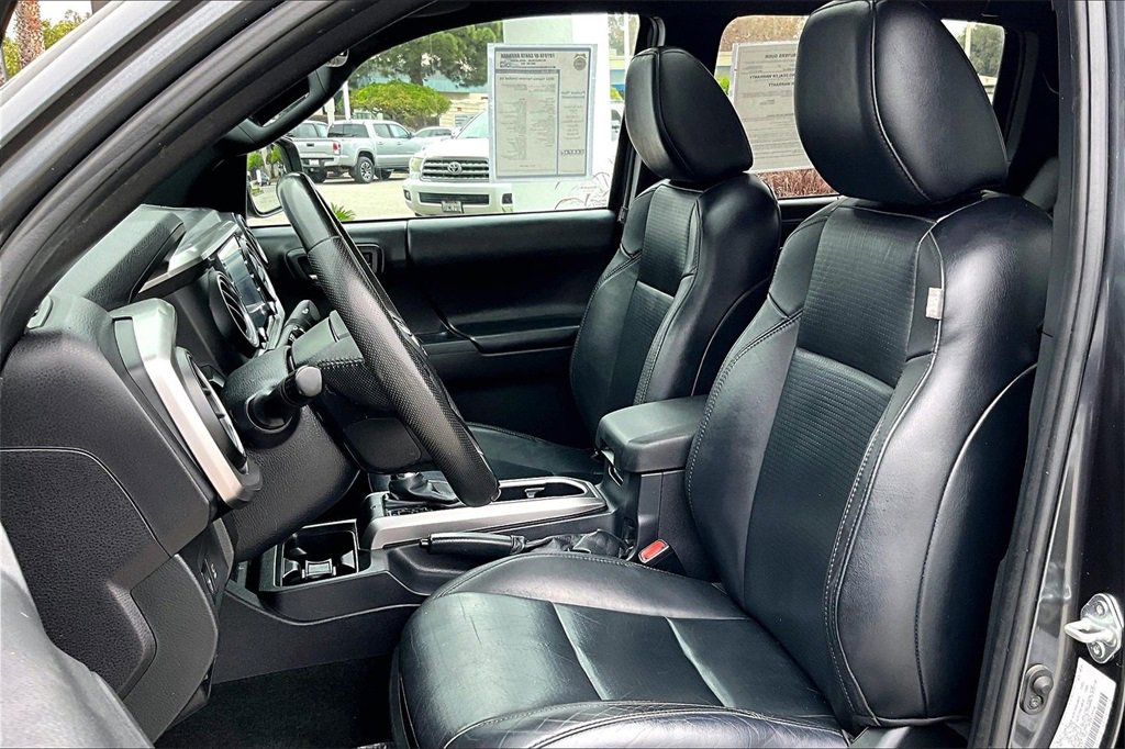 Used 2022 Toyota Tacoma Limited image 22