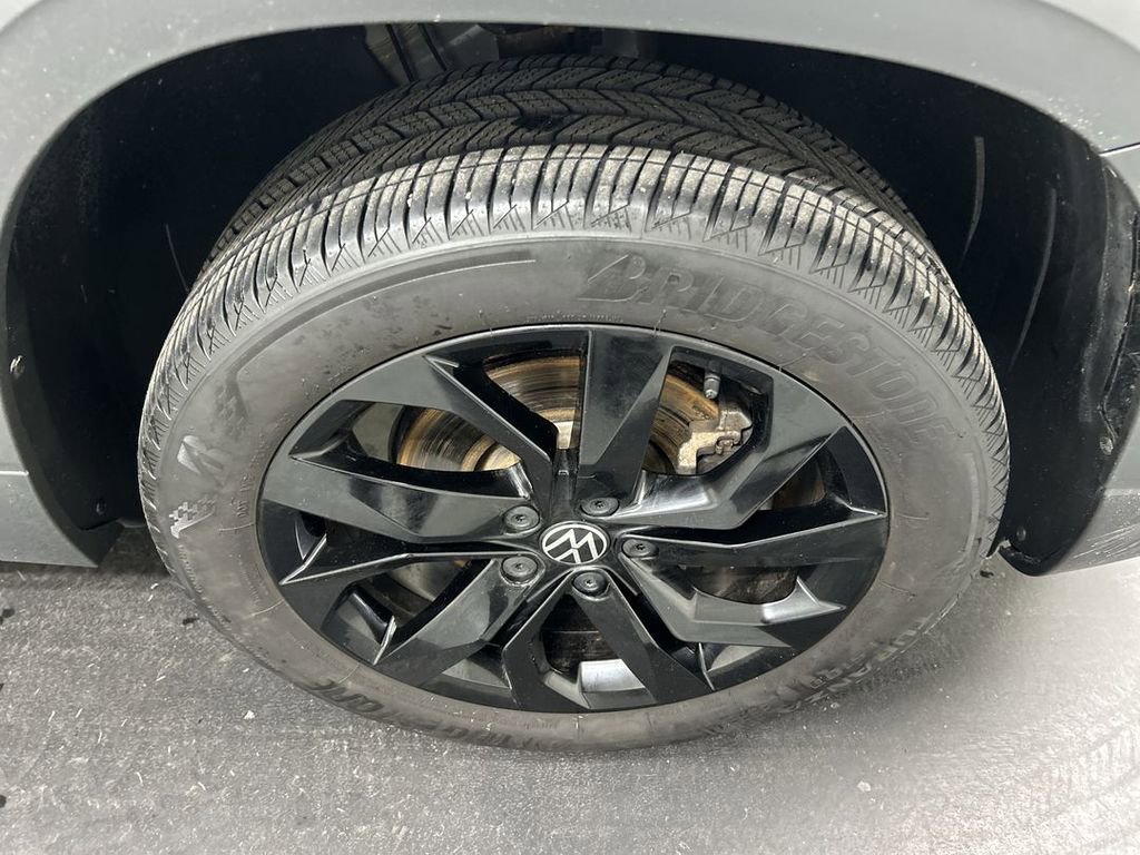 Certified 2023 Volkswagen Taos SE w/ Black Wheel Package AWD/4WD image 8