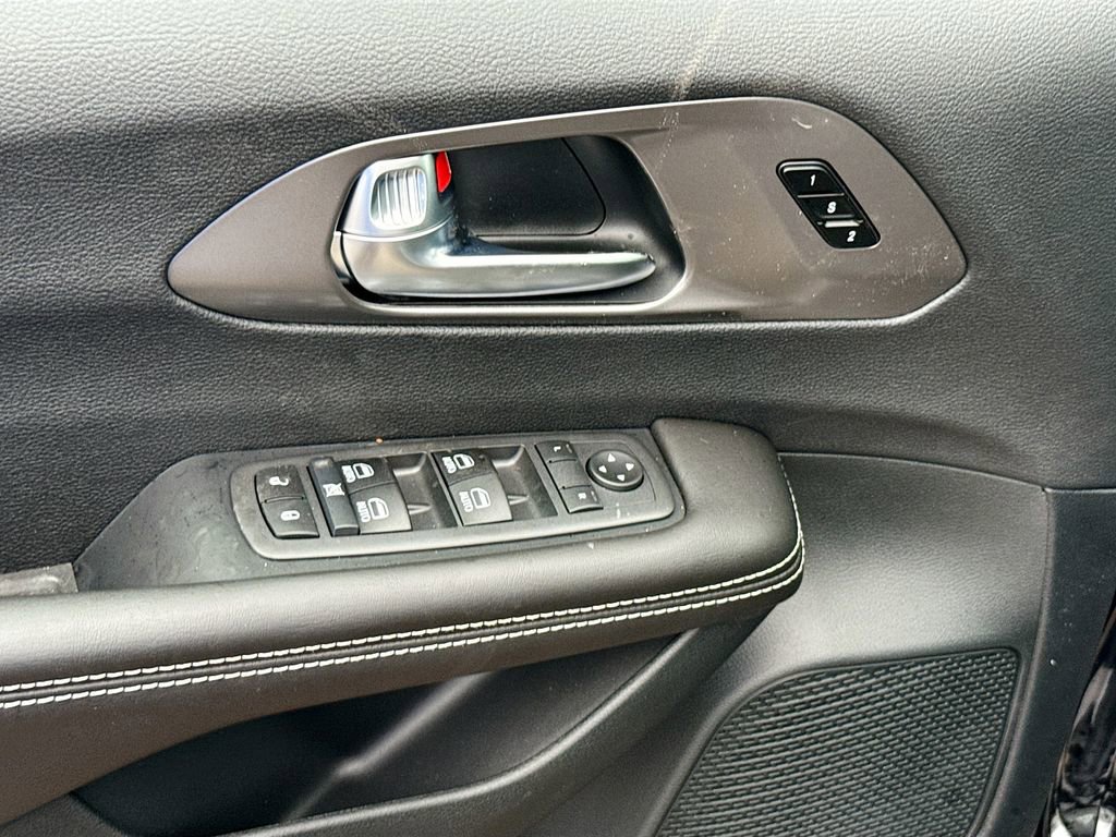 New 2026 Chrysler Pacifica Select FWD image 18