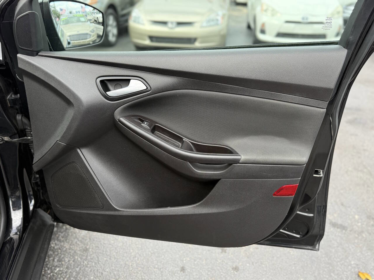 Used 2014 Ford Focus SE w/ SE Sport Package image 17