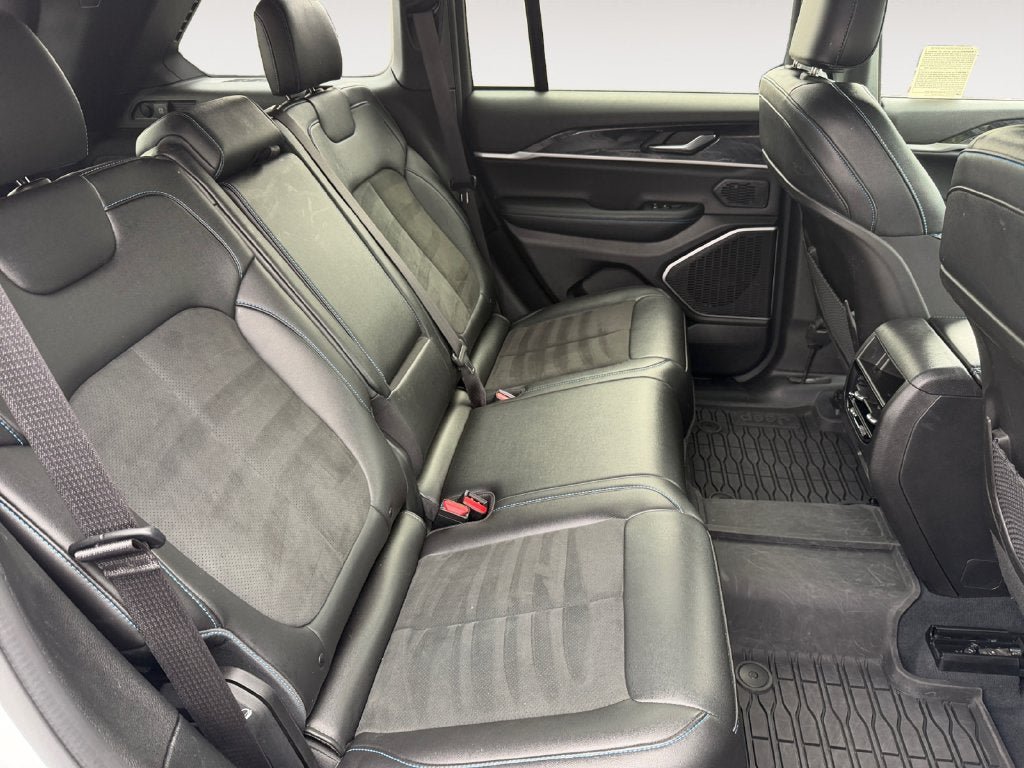Used 2022 Jeep Grand Cherokee Trailhawk AWD/4WD image 24