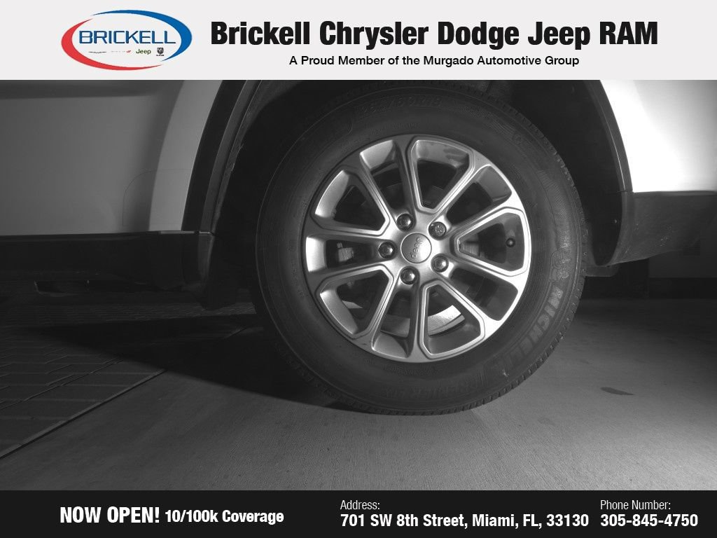 Used 2022 Jeep Grand Cherokee Laredo E image 10