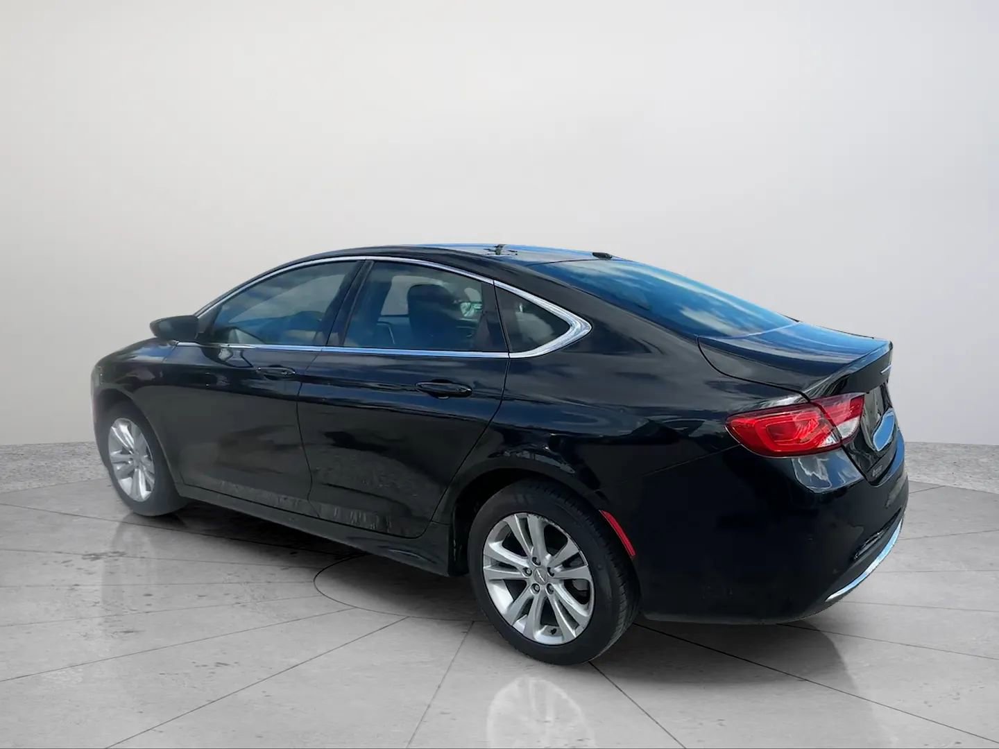 Used 2015 Chrysler 200 Limited w/ Convenience Group FWD image 3