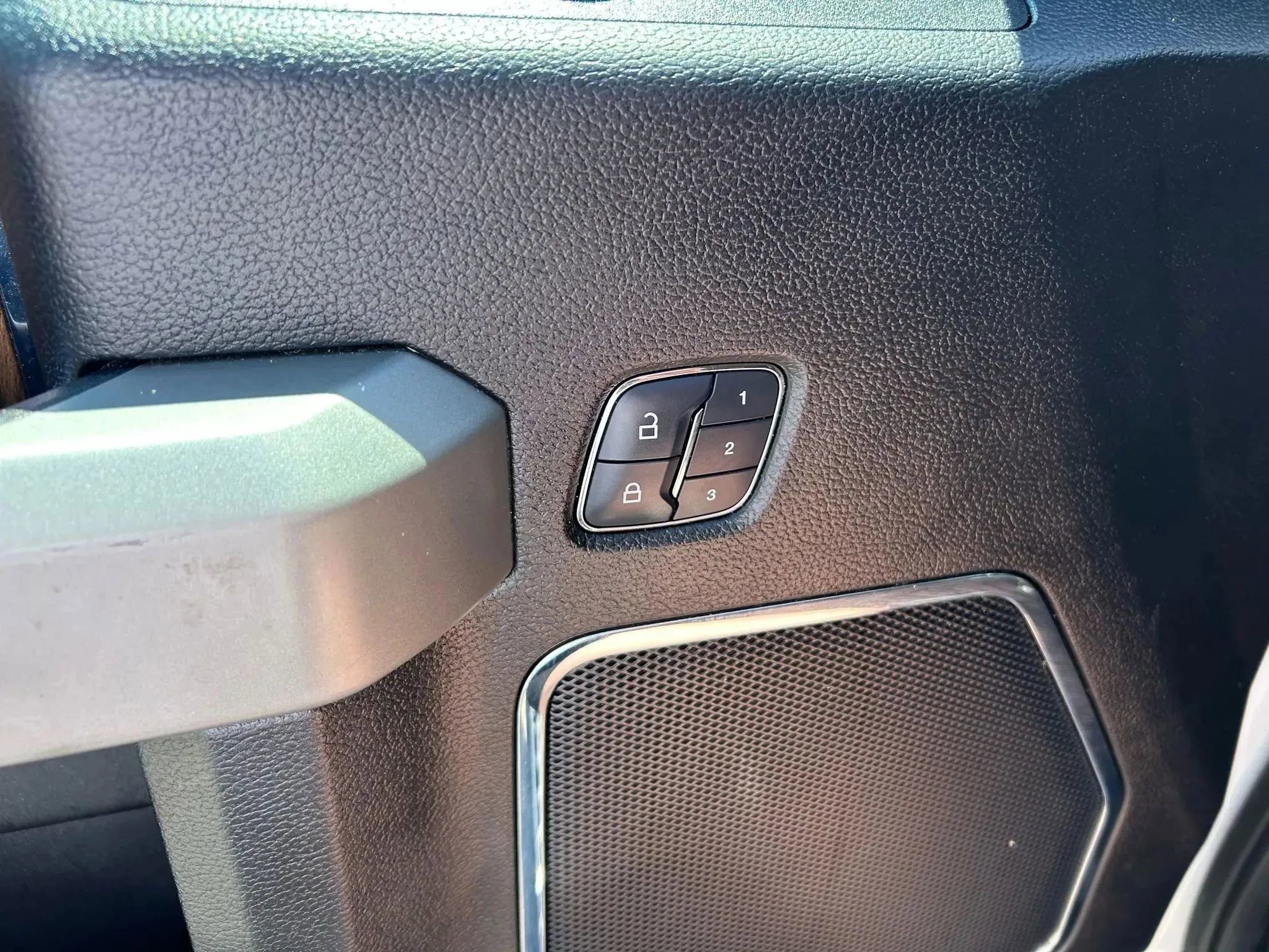 Used 2018 Ford F150 Lariat image 32