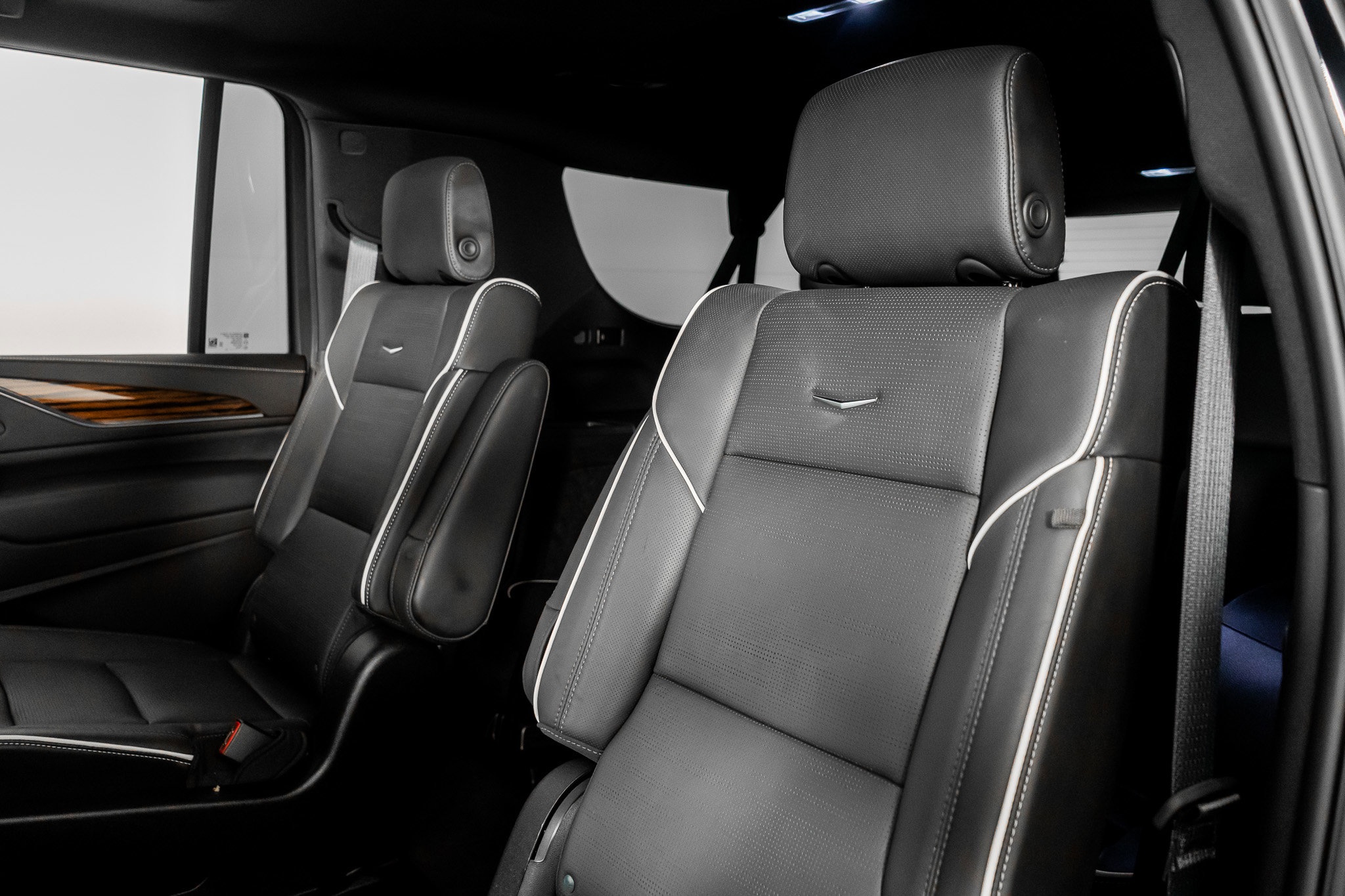 Used 2024 Cadillac Escalade ESV Premium Luxury image 34