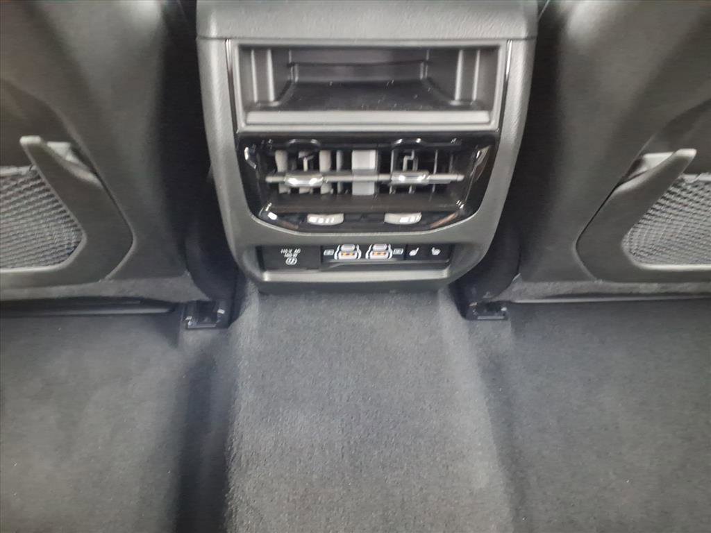 Used 2025 Jeep Grand Cherokee Limited image 20