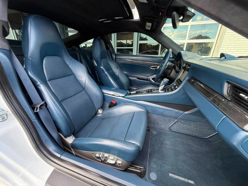 Used 2015 Porsche 911 Turbo S image 32