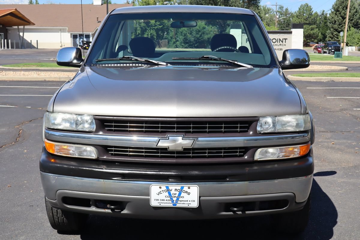 Used 1999 Chevrolet Silverado 2500 LS w/ Firm Ride Suspension Pkg AWD/4WD image 12