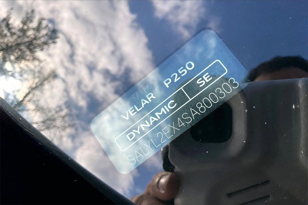 Certified 2025 Land Rover Range Rover Velar Dynamic SE image 24