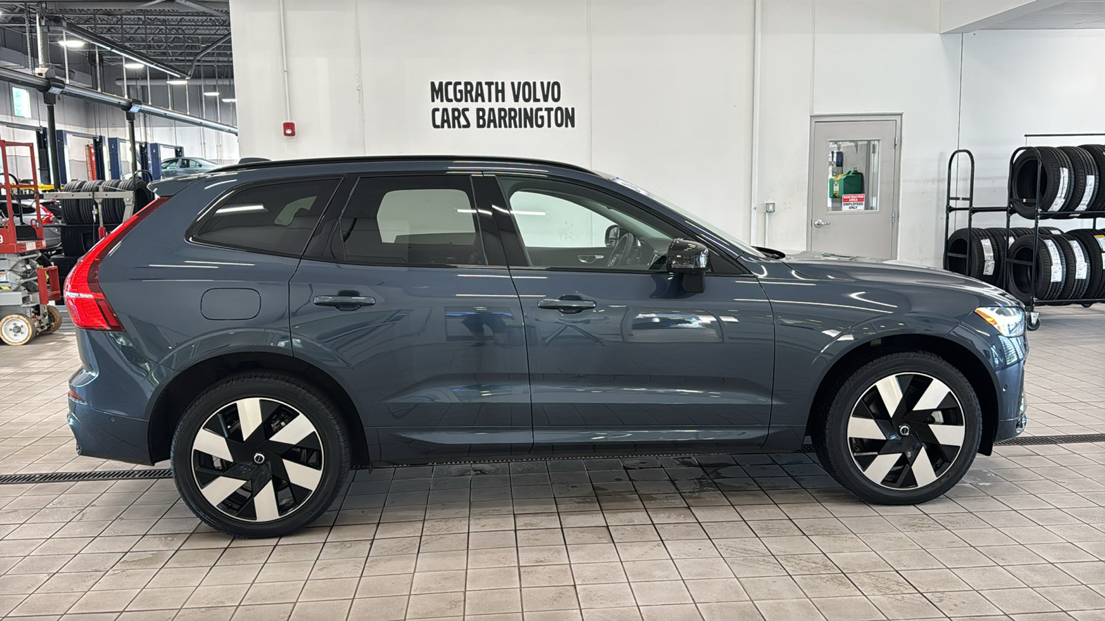 Certified 2024 Volvo XC60 T8 Plus w/ Climate Package AWD/4WD image 4