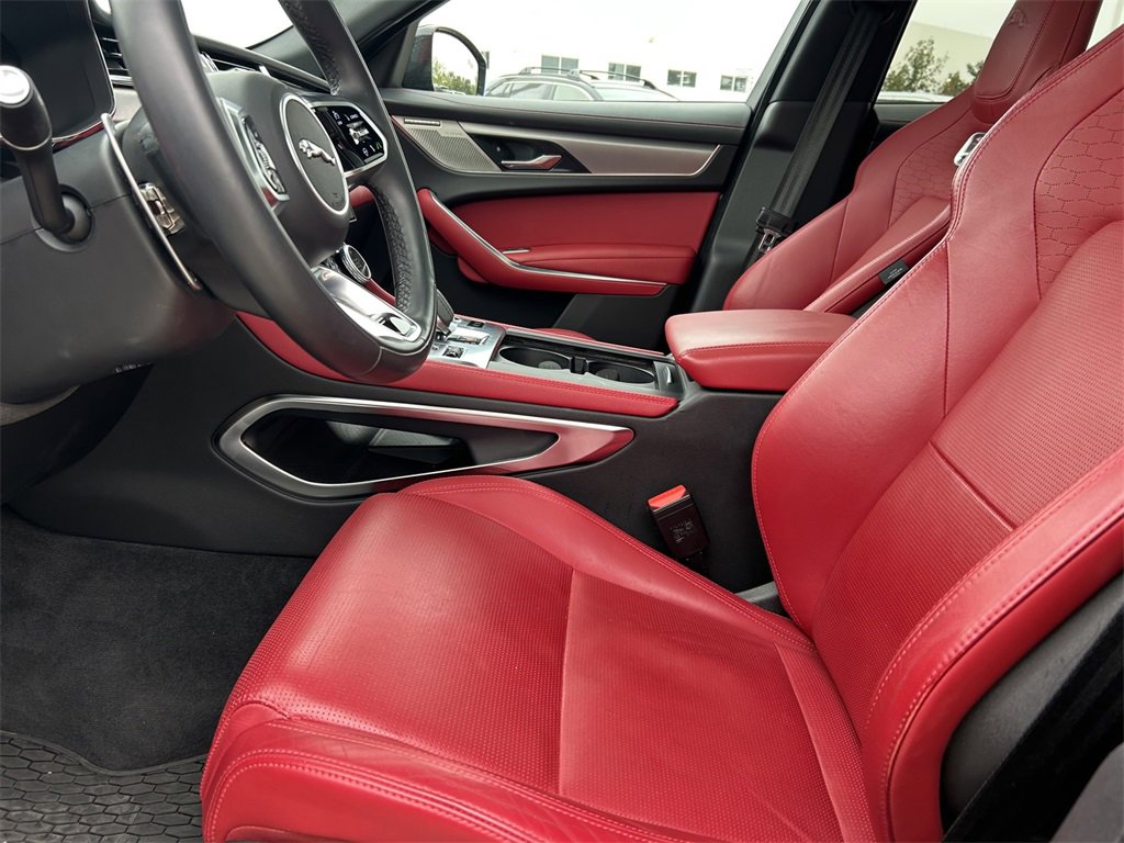 Used 2024 Jaguar F-PACE R-Dynamic S image 13