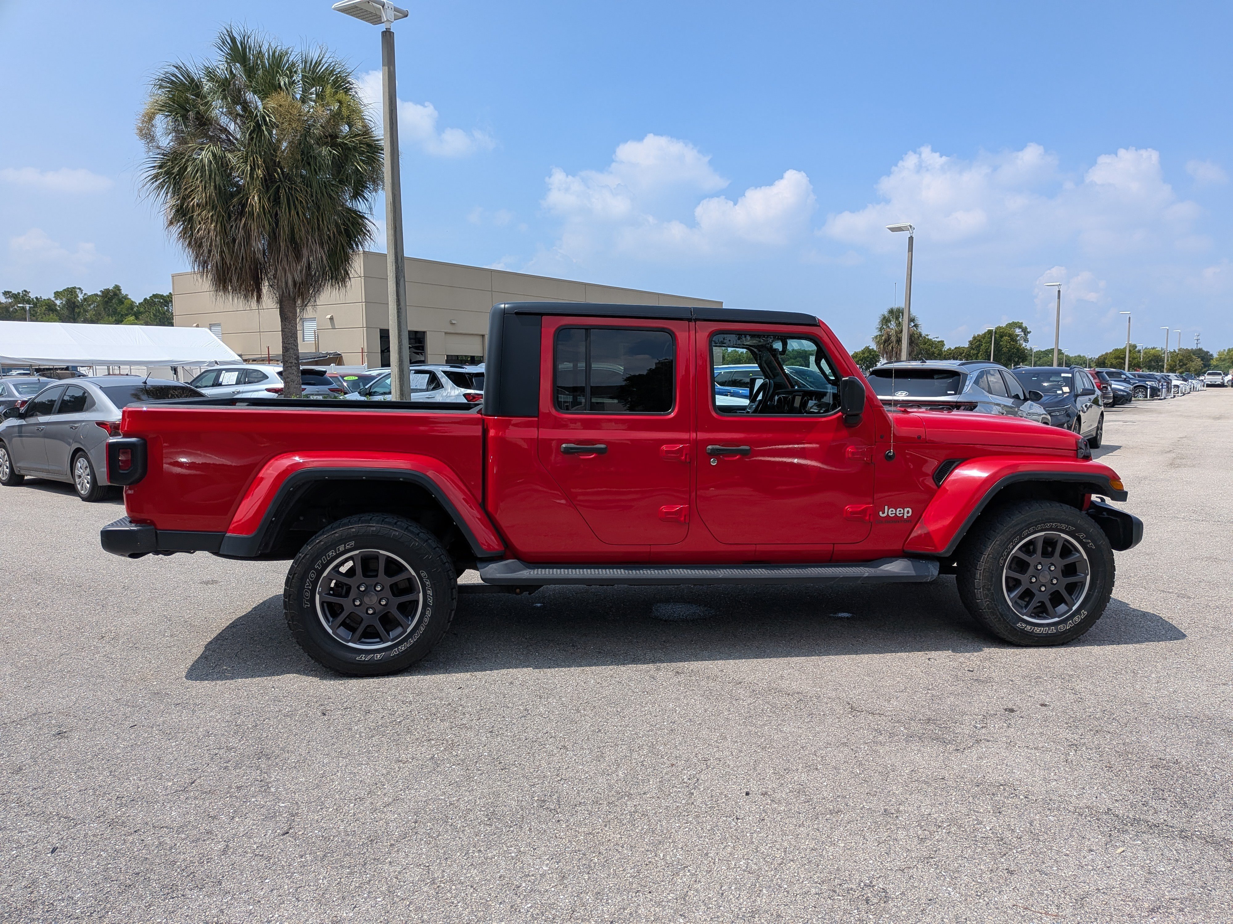 Used 2022 Jeep Gladiator Overland w/ Cold Weather Group AWD/4WD image 3