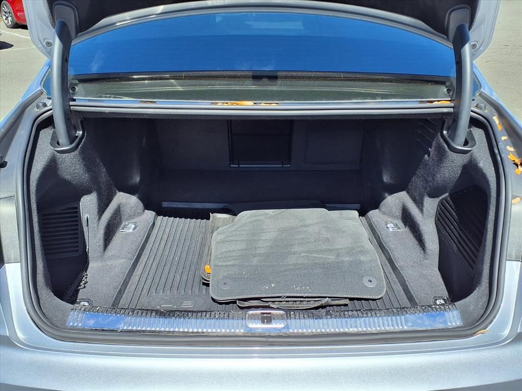 Used 2022 Audi A8 L 3.0T w/ Executive Package image 18