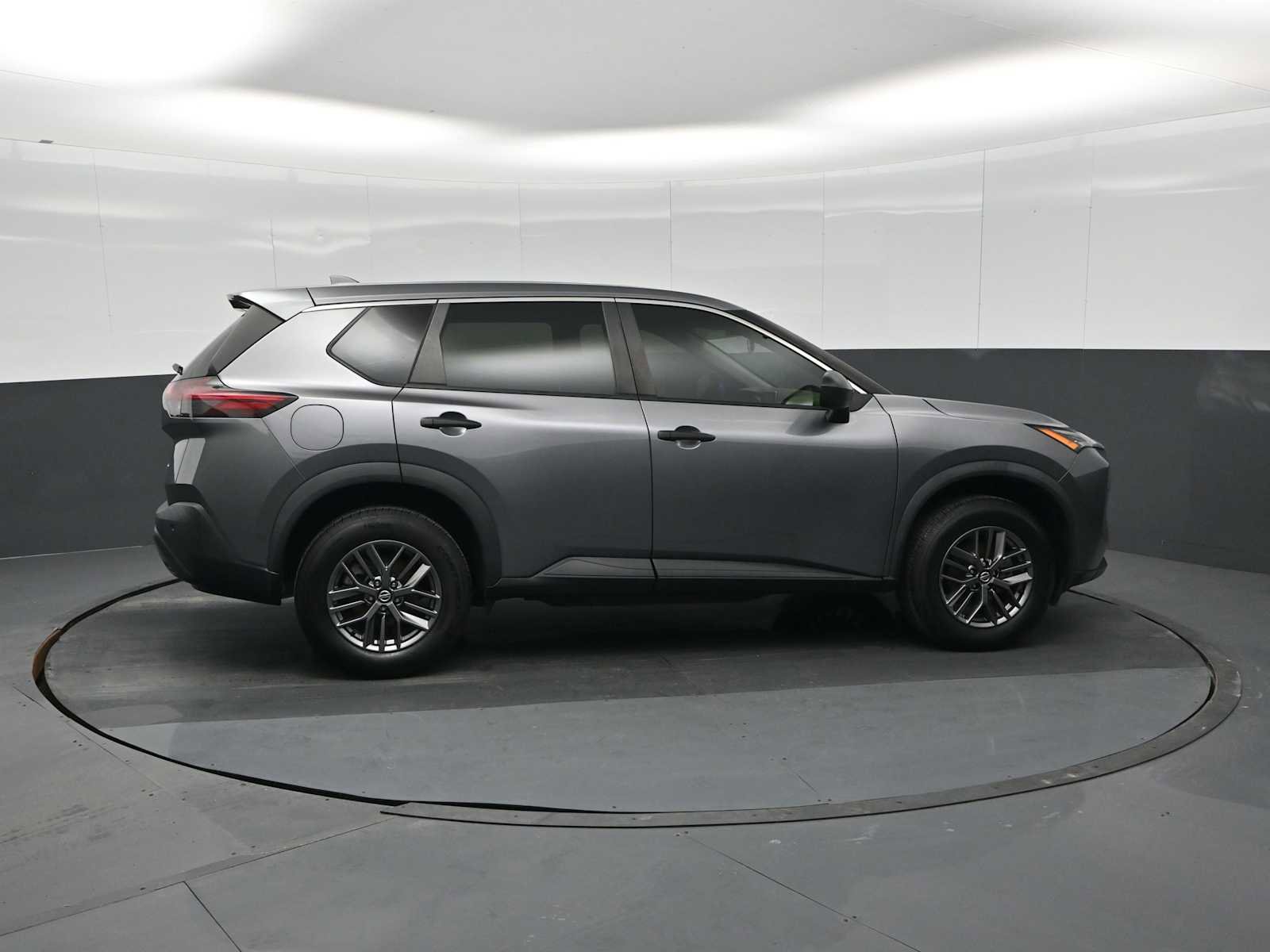 Used 2021 Nissan Rogue S image 9
