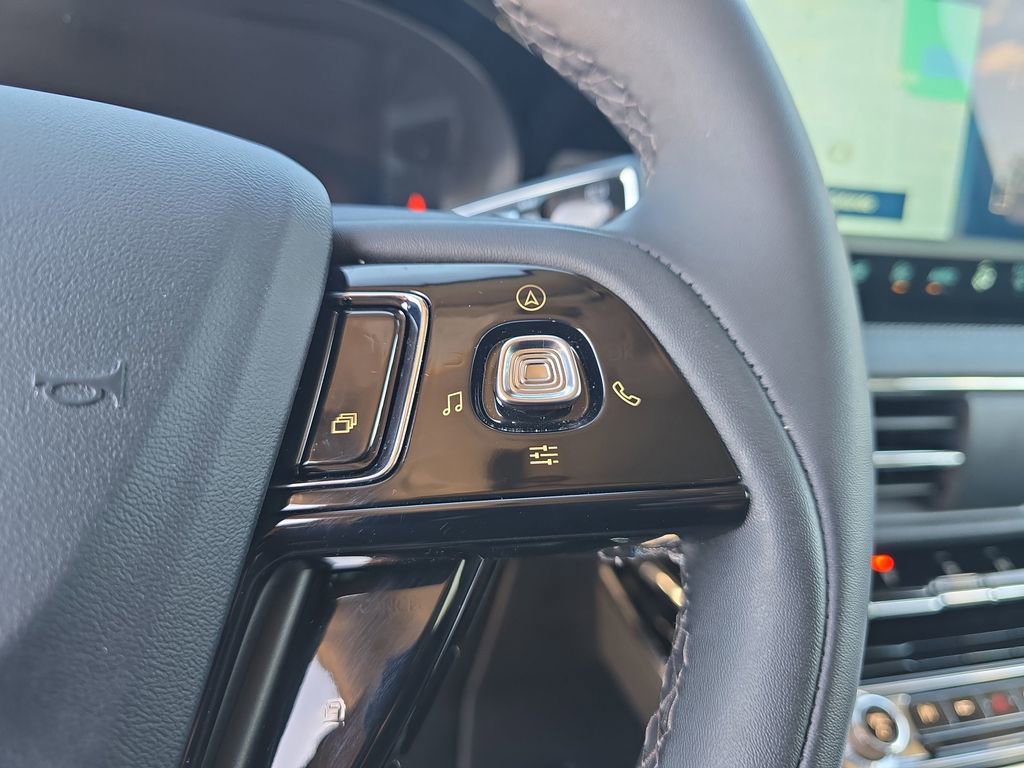 Used 2025 Lincoln Corsair AWD w/ Equipment Group 101A image 24