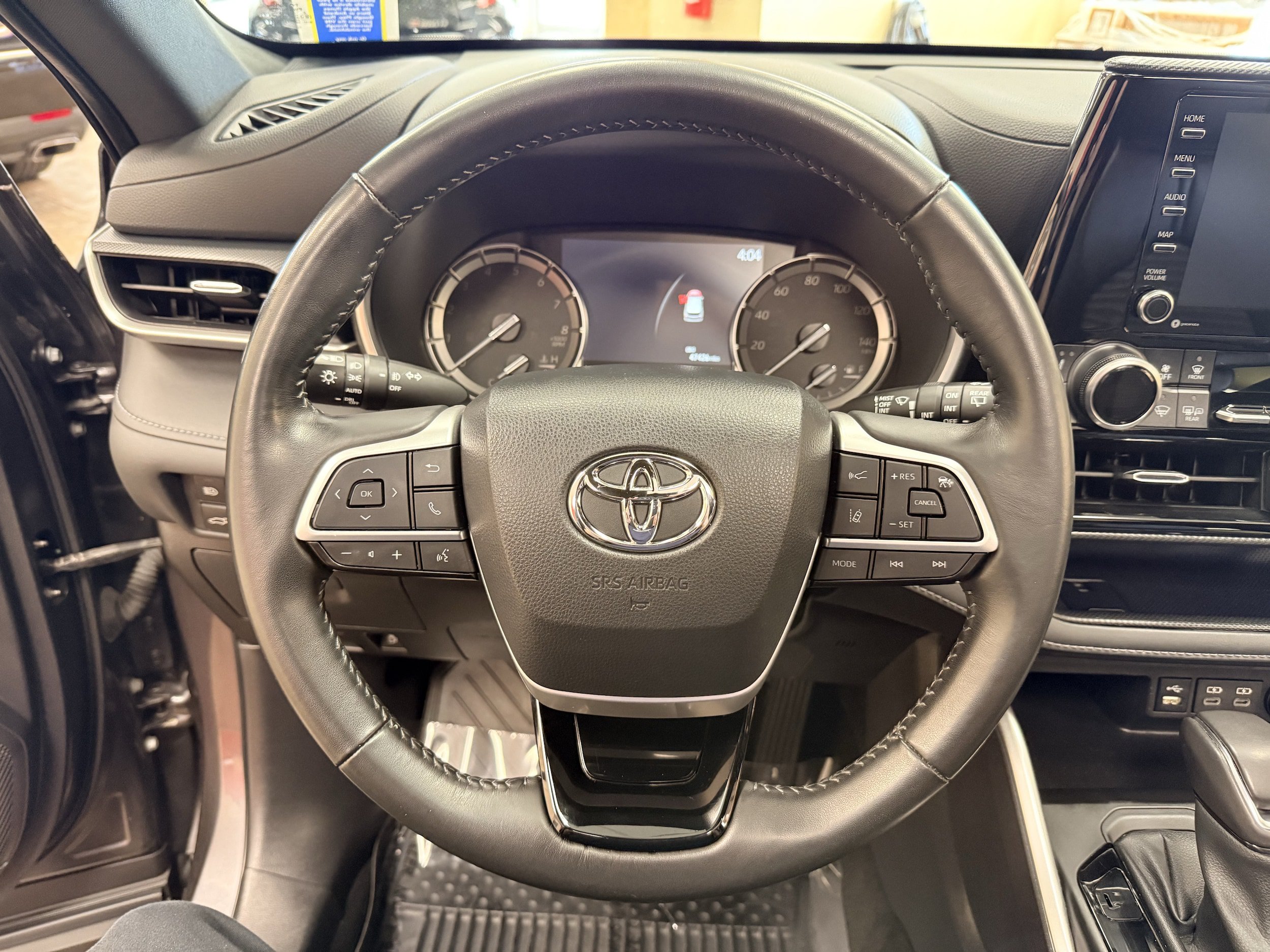 Used 2022 Toyota Highlander XSE AWD/4WD image 8