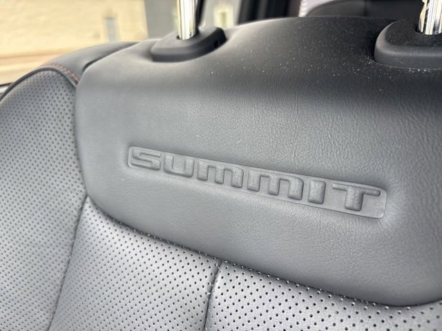 Used 2023 Jeep Grand Cherokee Summit w/ Luxury Tech Group V AWD/4WD image 45