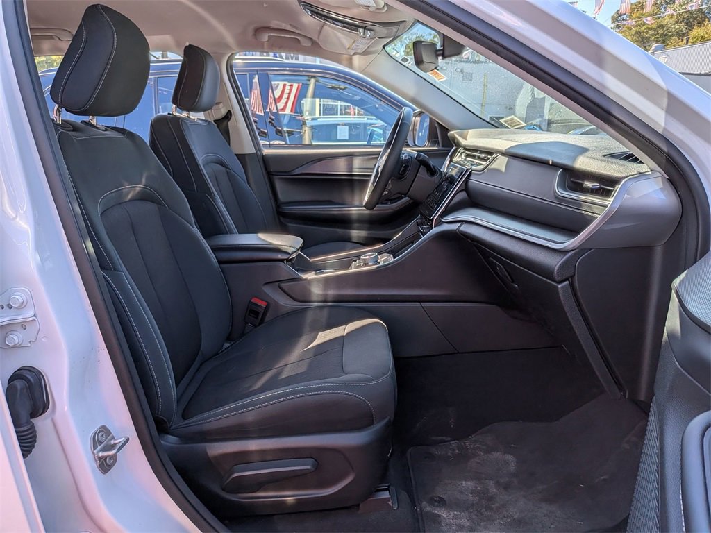 Used 2024 Jeep Grand Cherokee L Laredo image 26