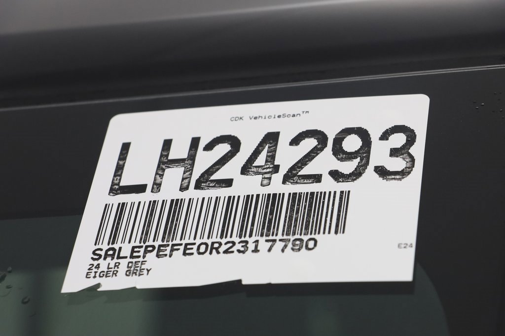 New 2024 Land Rover Defender 110 SE image 24