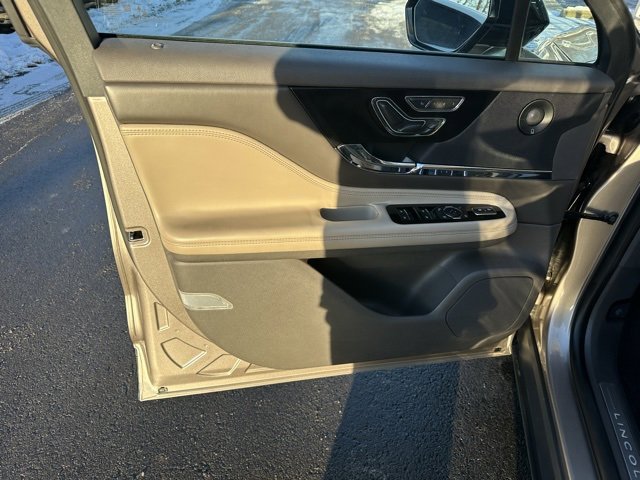 Used 2020 Lincoln Corsair Reserve w/ Equipment Group 202A image 24