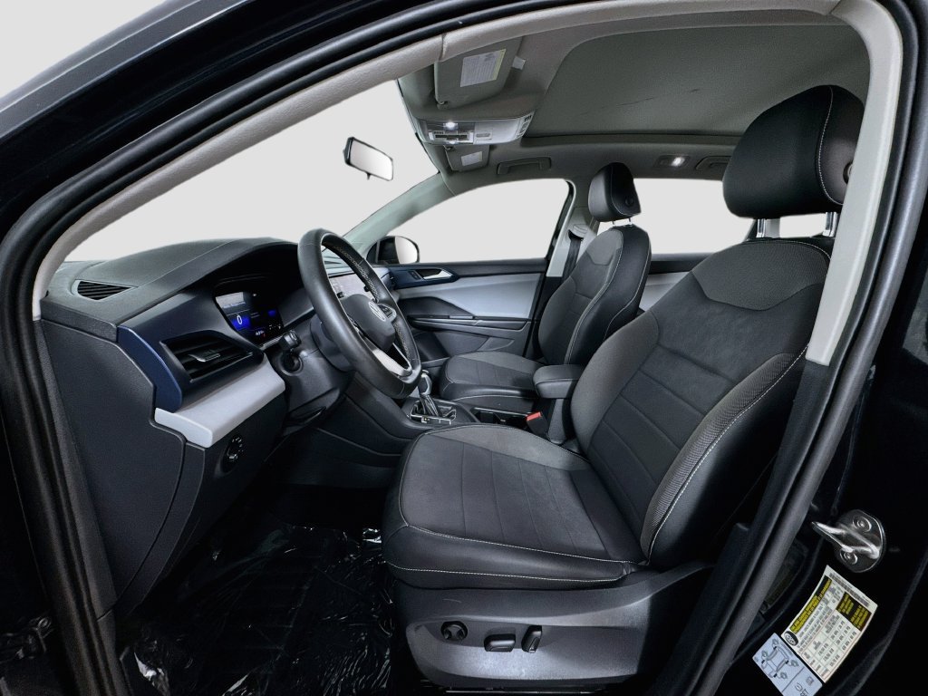Used 2022 Volkswagen Taos SE w/ Panoramic Sunroof Package FWD image 10