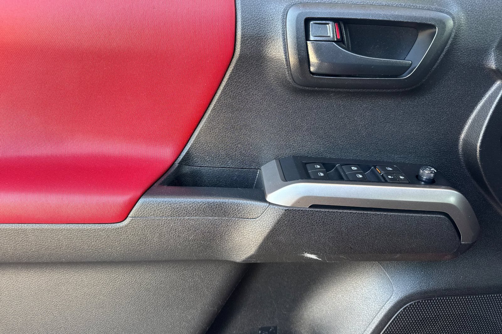 Used 2022 Toyota Tacoma SR5 RWD image 12