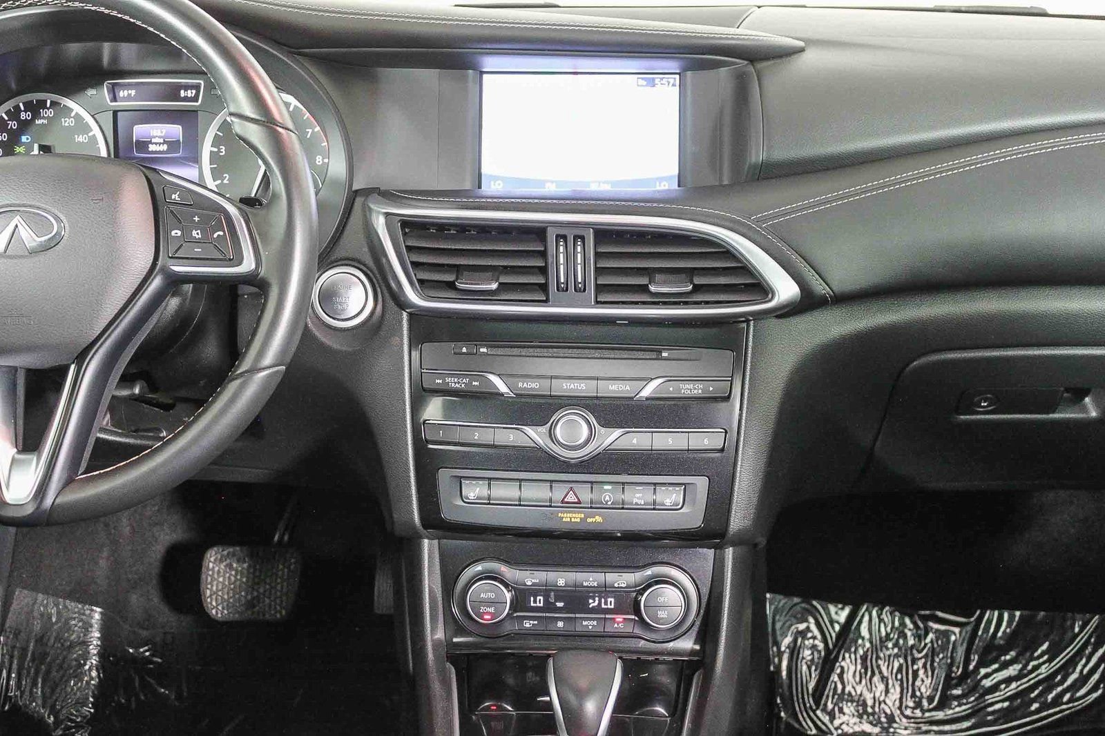 Used 2018 INFINITI QX30 Premium w/ Navigation Package image 14