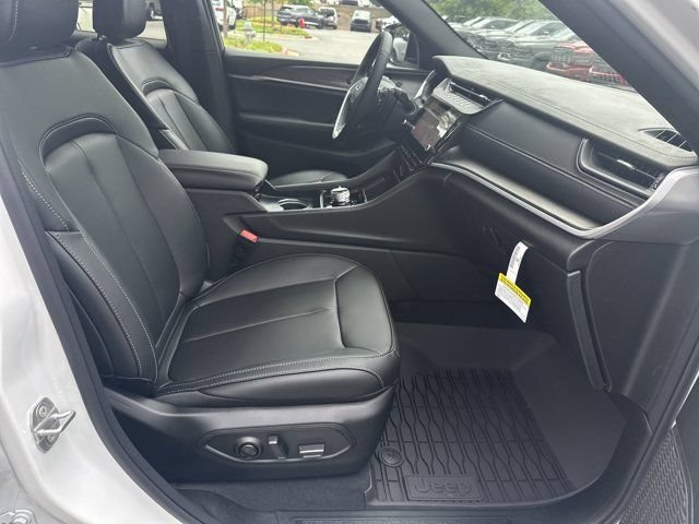 New 2026 Jeep Grand Cherokee L Limited w/ Limited Altitude Package AWD/4WD image 13