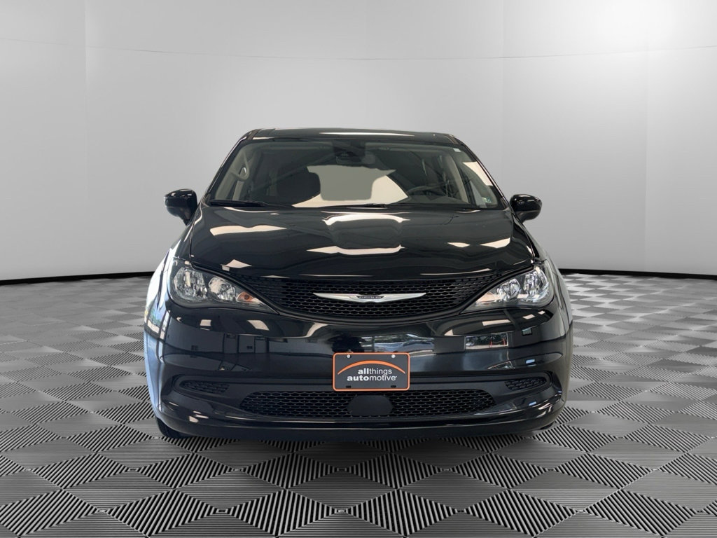 Used 2024 Chrysler Voyager LX FWD image 3