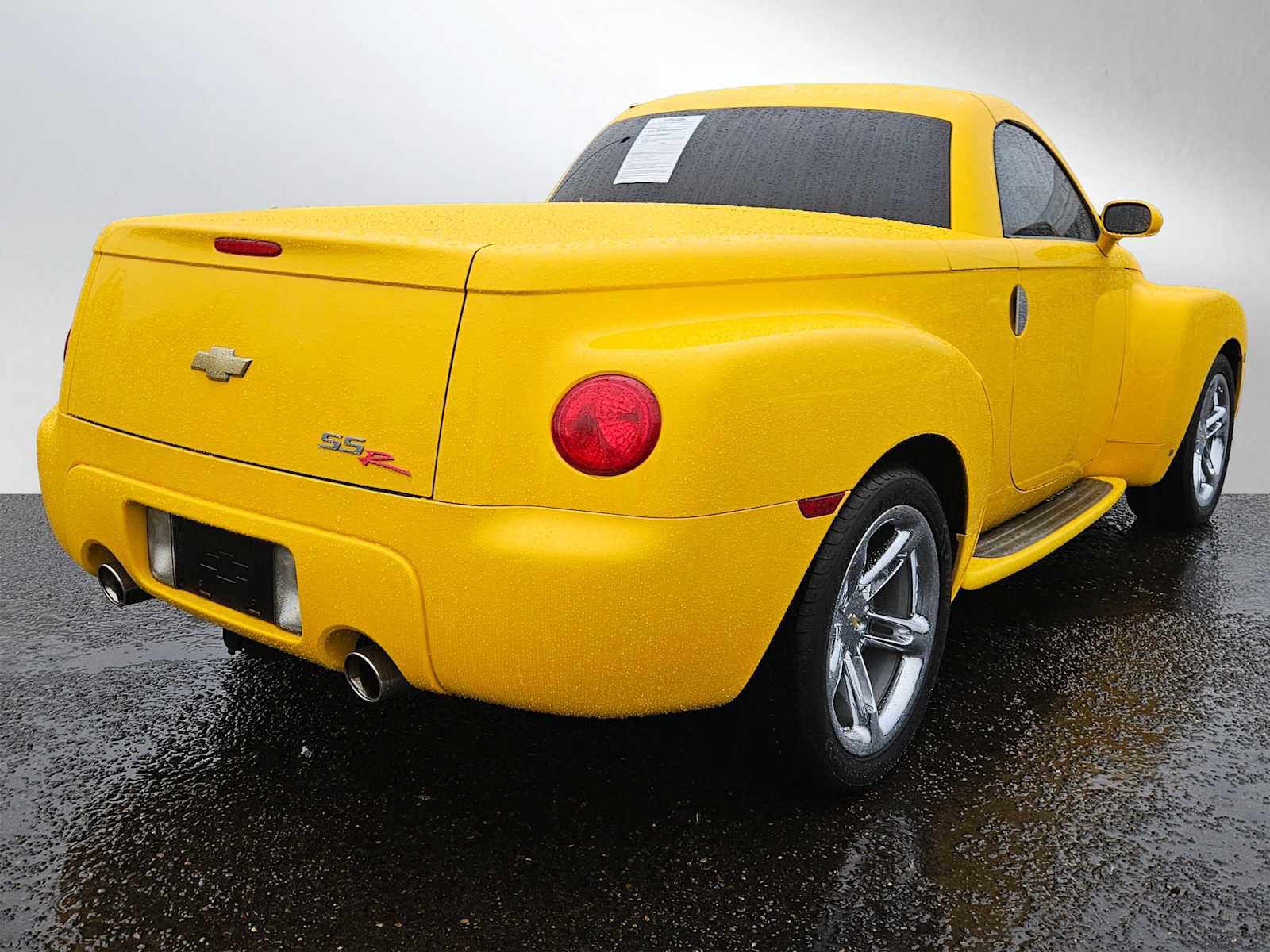 Used 2006 Chevrolet SSR w/ Preferred Equipment Group image 3