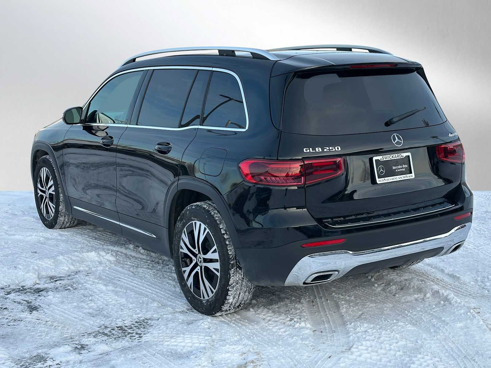 Used 2026 Mercedes-Benz GLB 250 4MATIC image 6