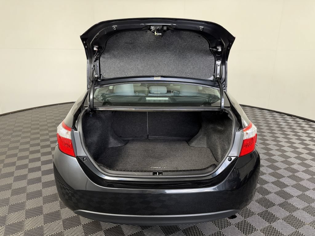 Used 2016 Toyota Corolla LE FWD image 13