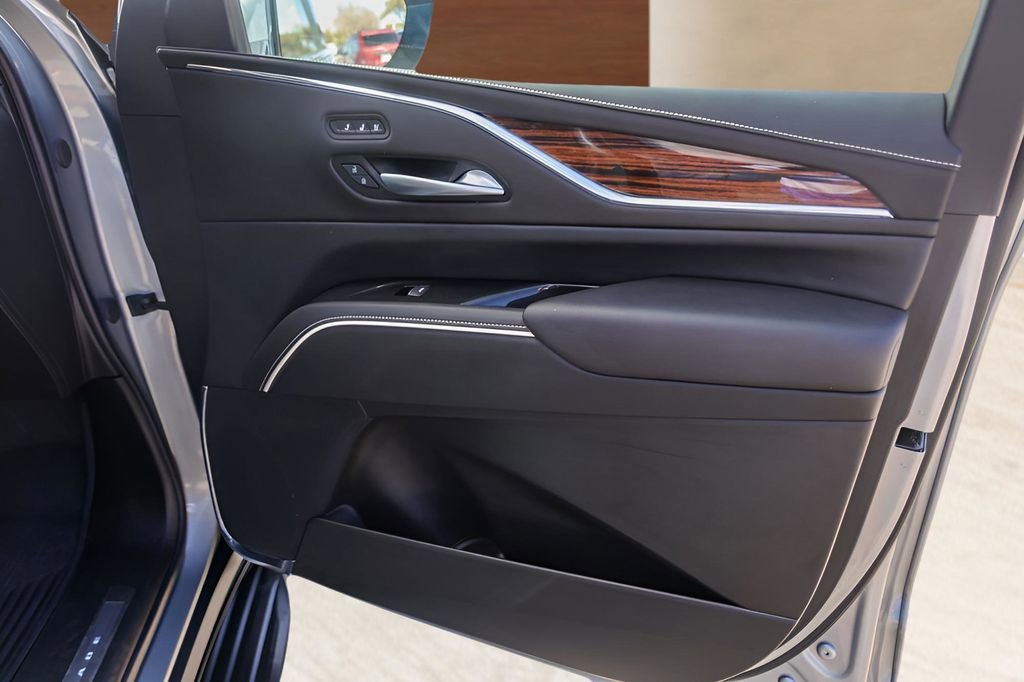 Used 2024 Cadillac Escalade ESV Premium Luxury w/ Performance Package image 31