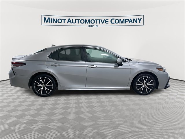 Used 2023 Toyota Camry SE image 9