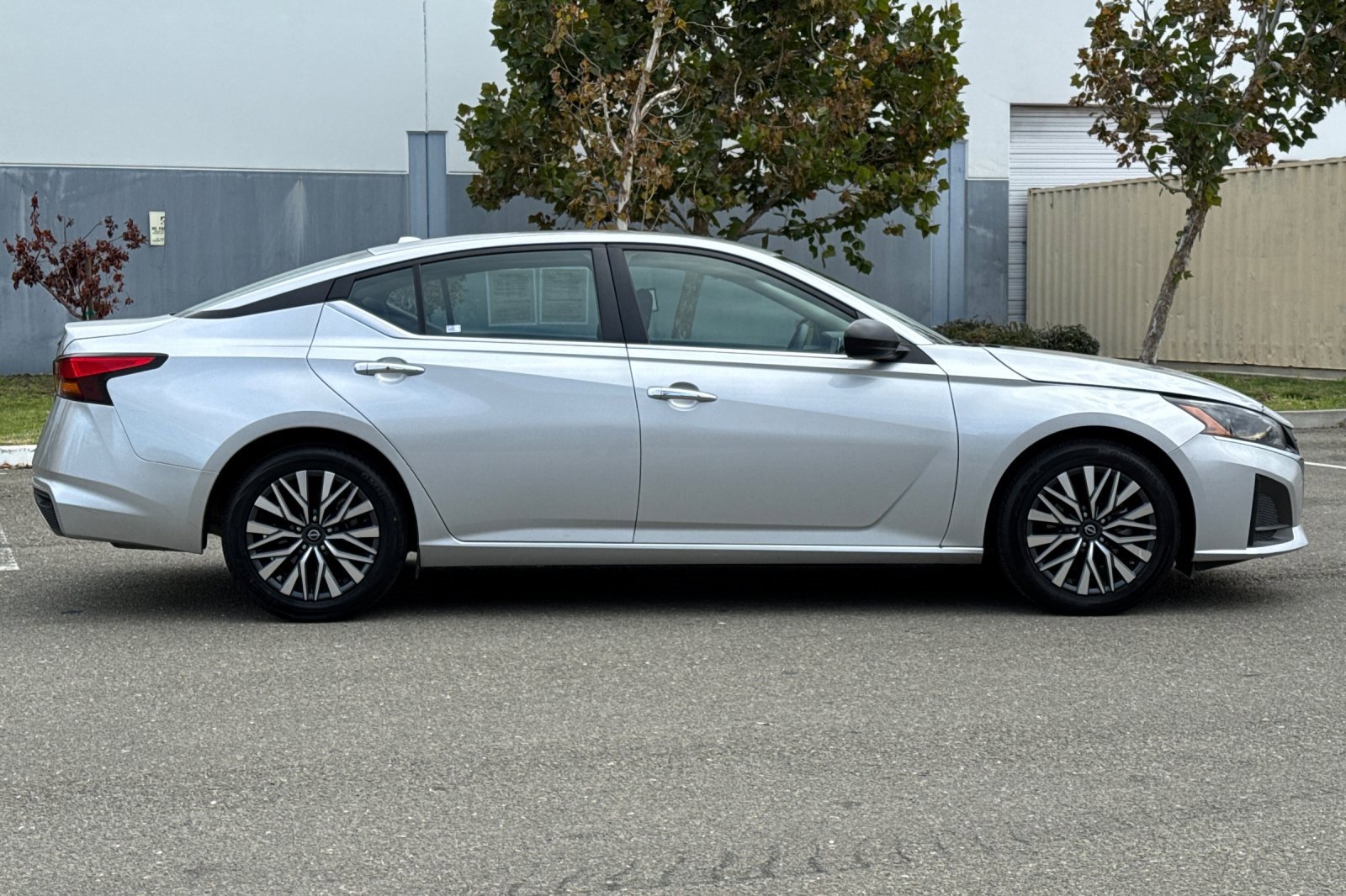 Used 2024 Nissan Altima 2.5 SV image 3